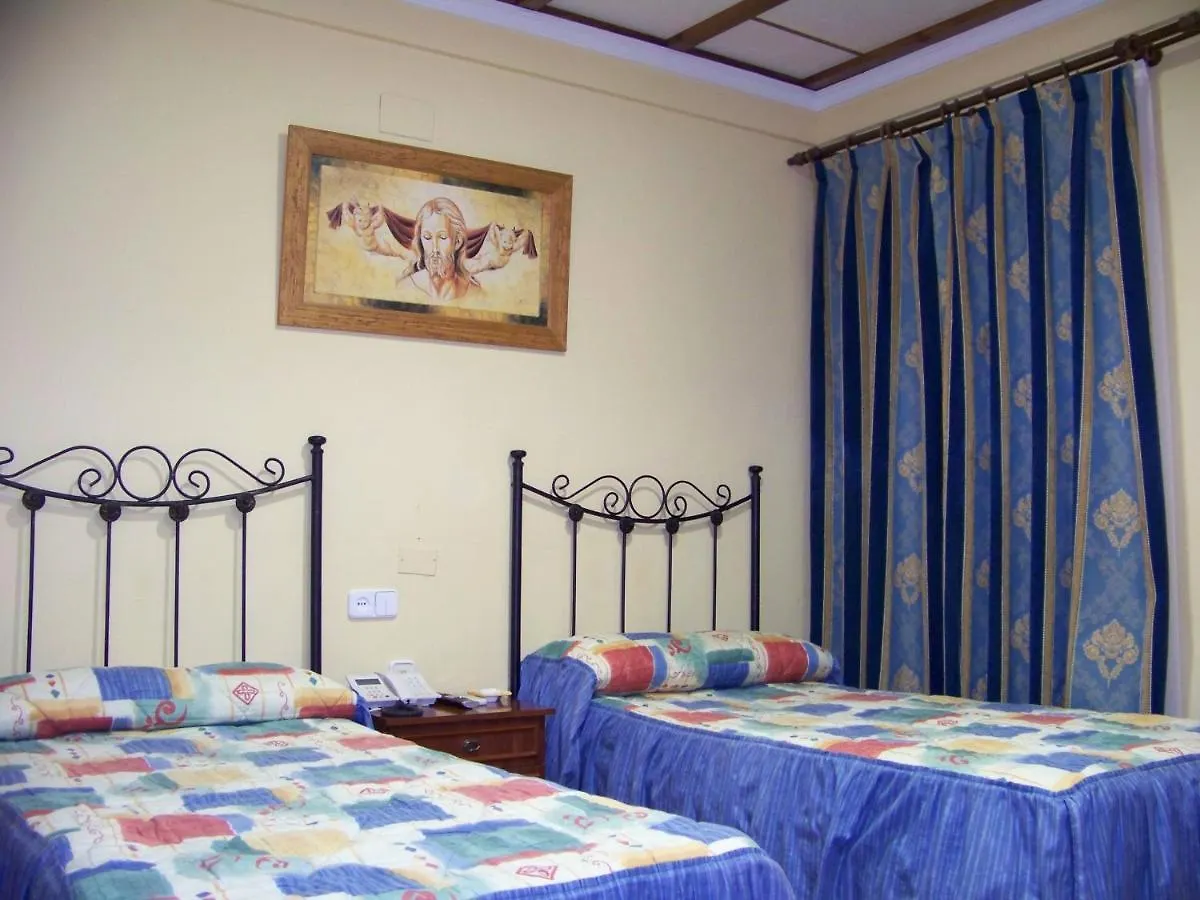 Hostal El Lirio ボジュジョス・パル・デル・コンダド ゲストハウス