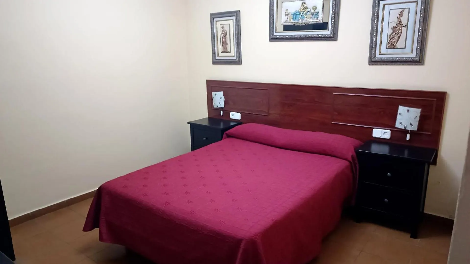 Hostal El Lirio ボジュジョス・パル・デル・コンダド 0*,  スペイン
