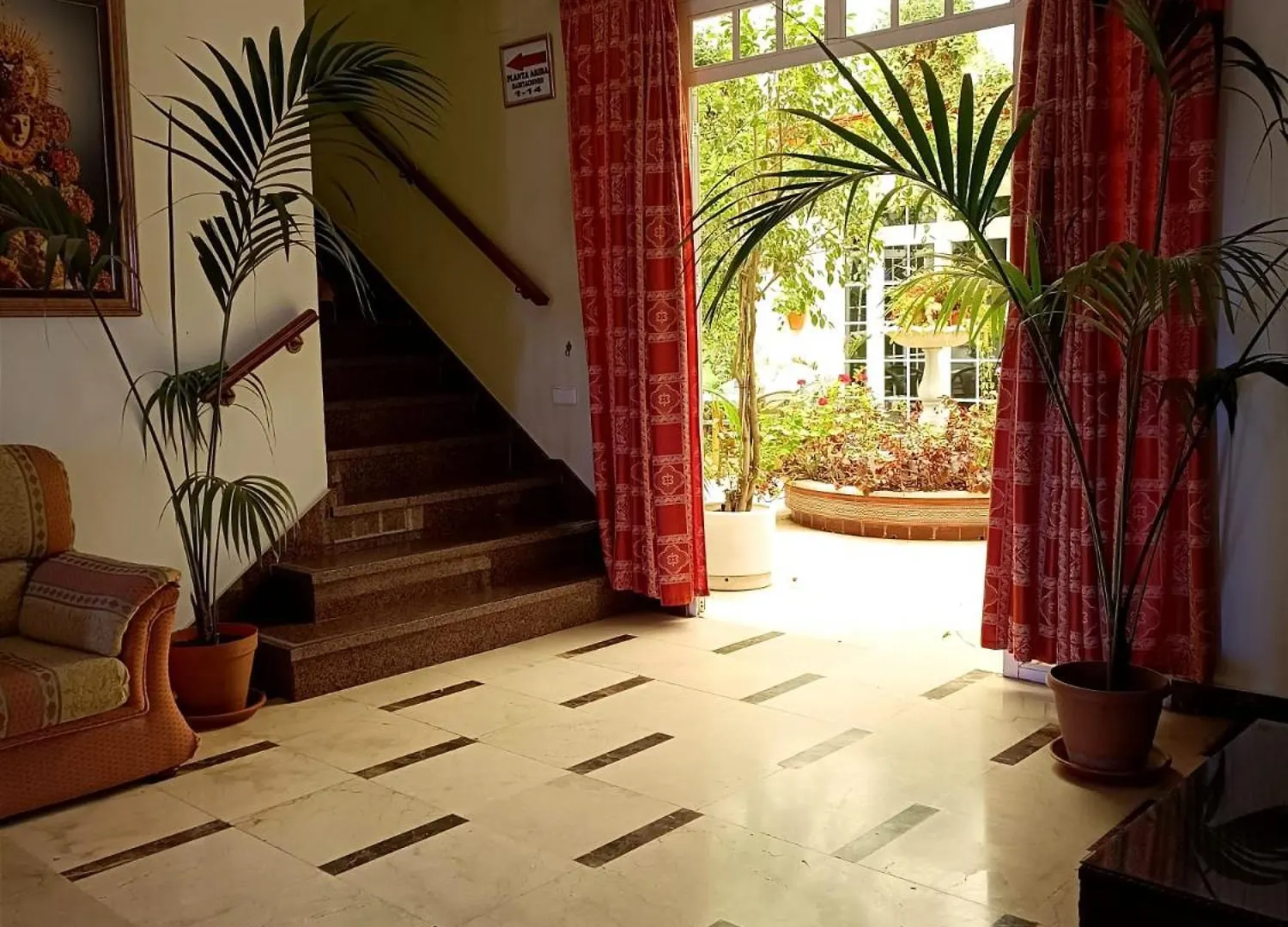 Hostal El Lirio ボジュジョス・パル・デル・コンダド ゲストハウス