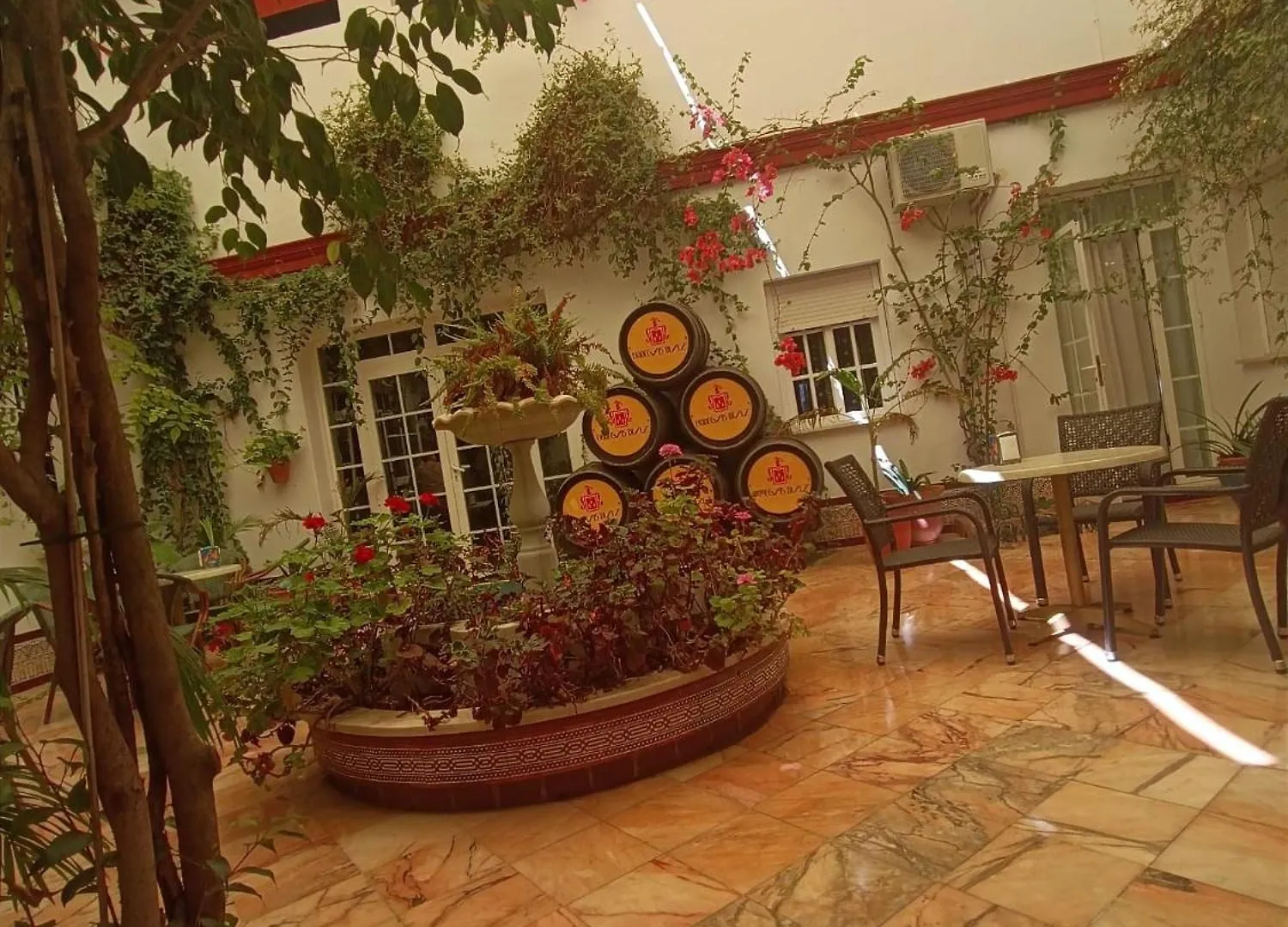 Hostal El Lirio ボジュジョス・パル・デル・コンダド