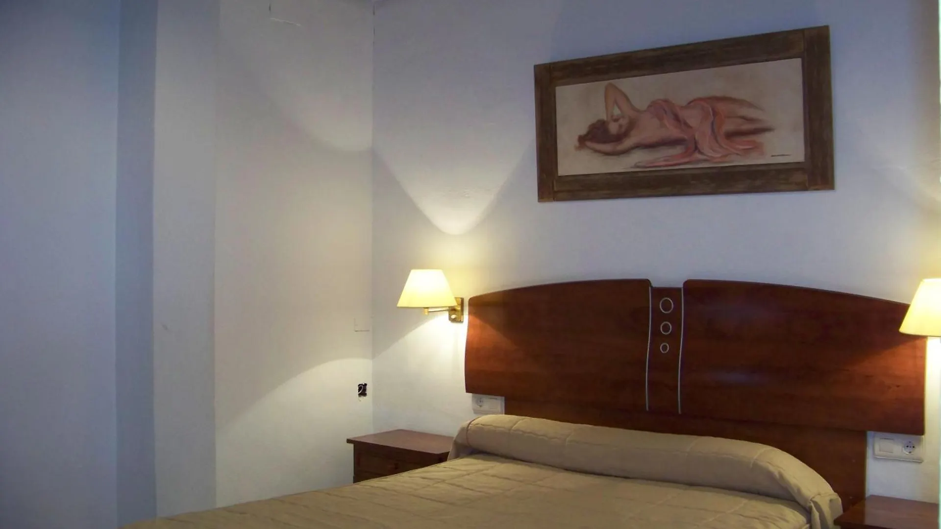 ゲストハウス Hostal El Lirio ボジュジョス・パル・デル・コンダド